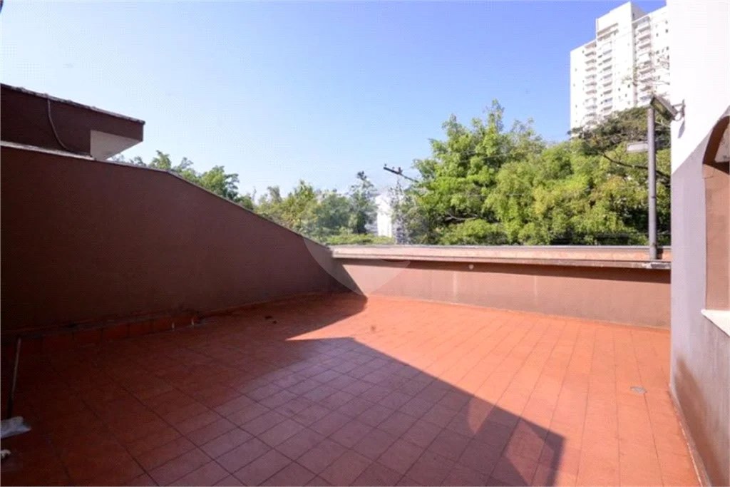 Casa com 4 Dormitórios sendo 1 suíte, com 3 Vagas