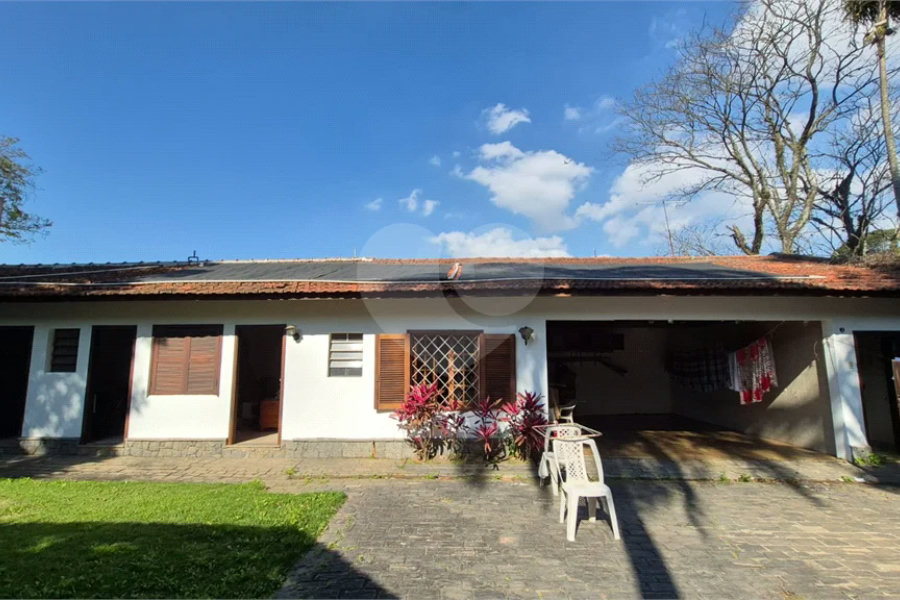 Casa com Piscina, Sauna e Edícula em Rua Arborizada no Tremembé