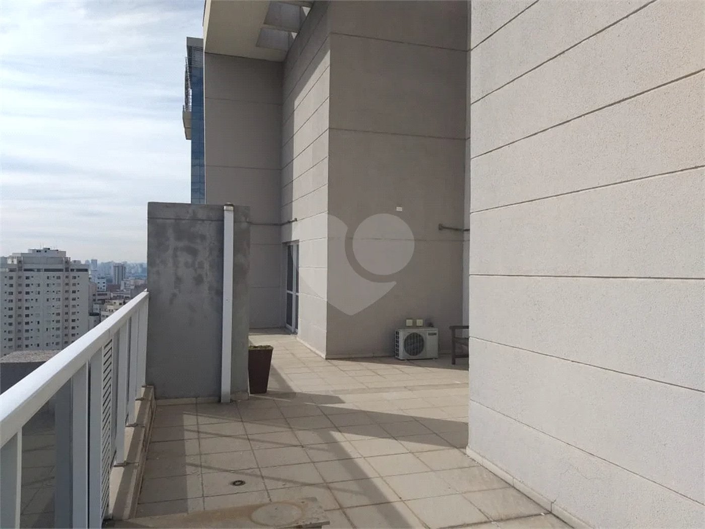 Conjunto comercial duplex à venda na Aclimação. Andar inteiro, puro charme!