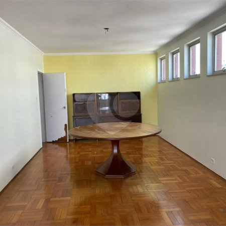 Apartamento à Venda | 327 m² | 4 dormitórios (1 suíte) | 2 vagas na Mooca!