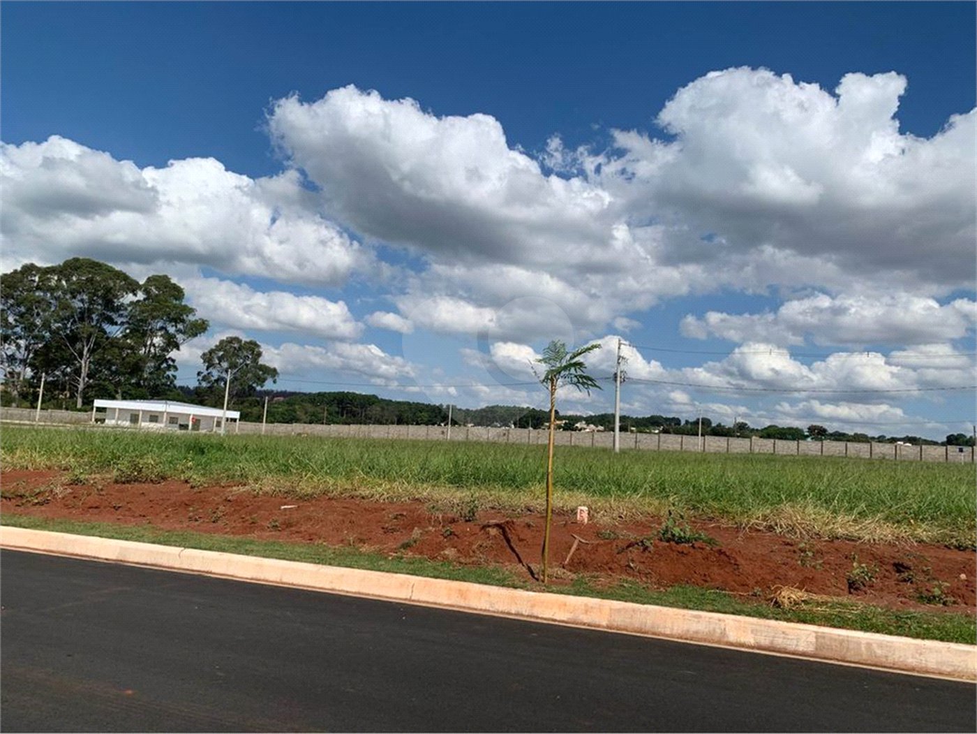 Terreno contendo 250,00 m² de área .