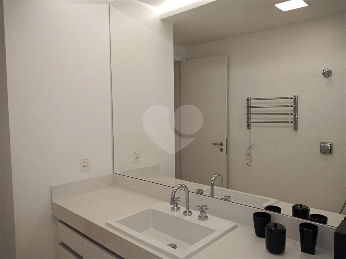 Apartamento à venda com 3 quartos, sendo 1 suíte, em Higienópolis, São Paulo, SP