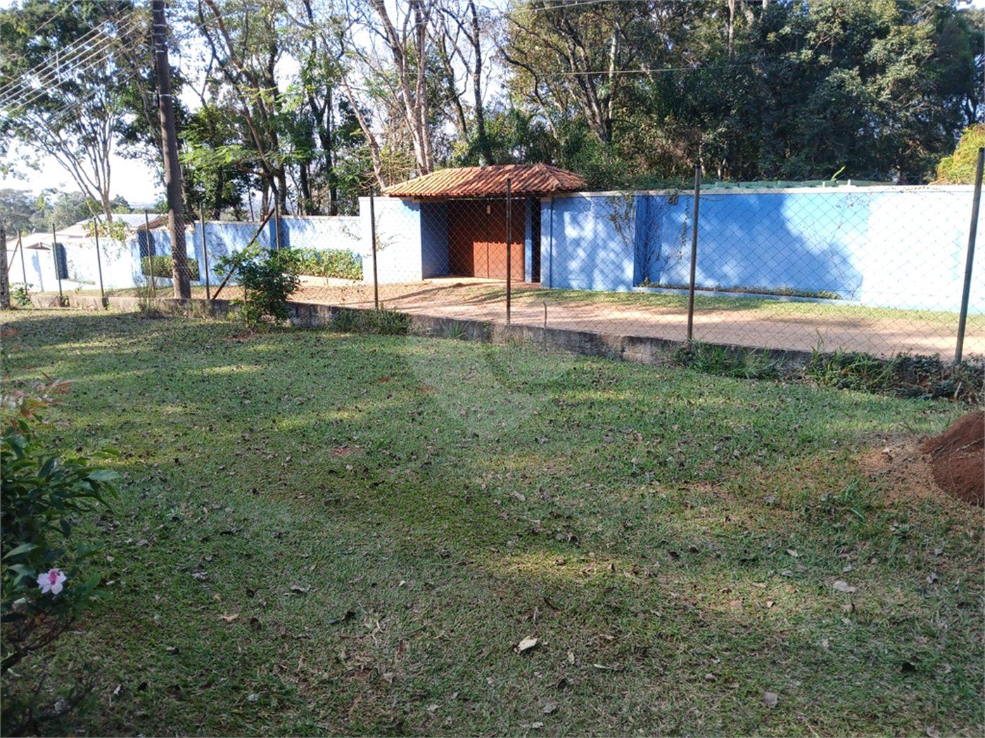 Terreno 200 m² com piscina e churrasqueira no Jardim Estância Brasil