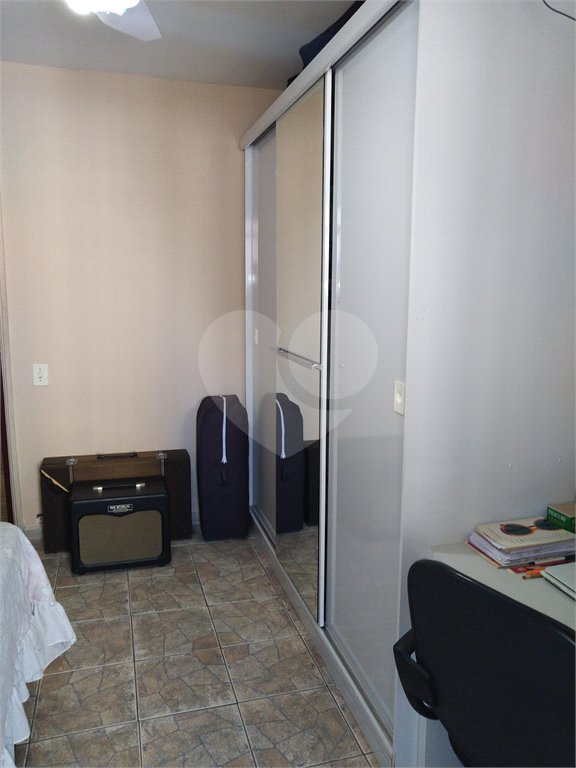 Apartamento duplex, espaçoso, ensolarado. Ideal para uma bela modernização.