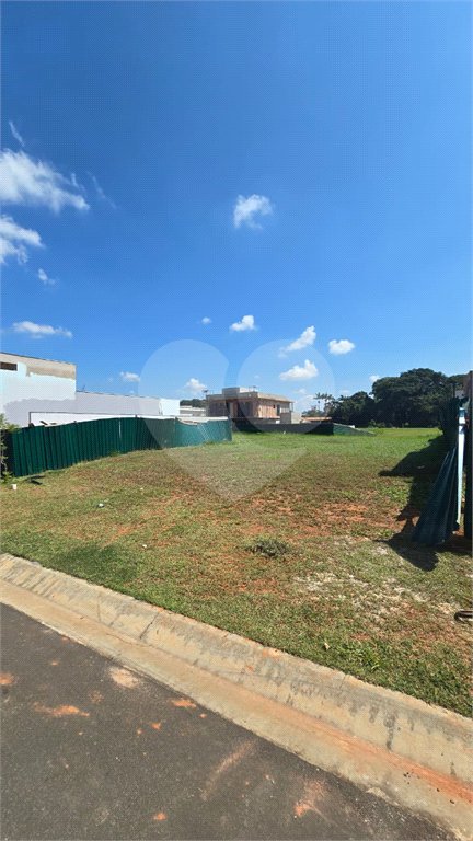 Terreno à venda no Condomínio Jardim Villa Sapezal, em Indaiatuba (Chácara Alvorada) — R$ 580.000,00 - Terreno com 360m² de área total (12x30), o terreno é plano e está localizado na entrada do condominio,O Jardim Villa Sapezal conta com infraestrutura completa, ruas largas e pavimentadas, portaria
