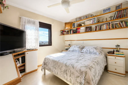 Apartamento de 184 m² em andar alto com 4 dormitórios e 3 vagas em Perdizes