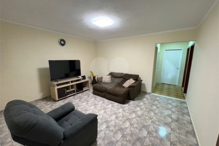 Oportunidade Casa Terrea e Ampla com 173 m² e Quintal e Área Gourmet JARDIM ARICANDUVA