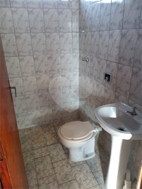 Sobrado com 5 dormitórios.