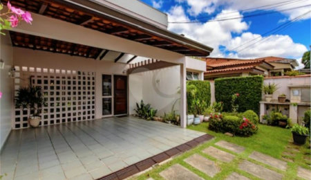 Casa à venda ou para alugar com 4 quartos, sendo 1 suíte,  em Vila Gumercindo, São Paulo, SP