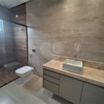 Casa NOVA com 03 suítes , piscina e condomínio com lazer completo!