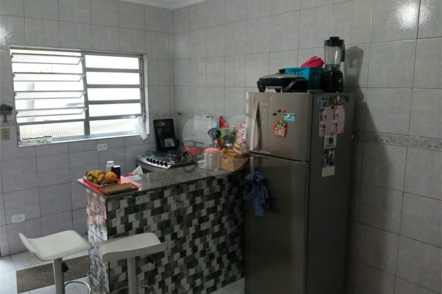 Ótimo sobrado, com amplo espaço interno (127m2), possuindo 03 dormitórios (01 suíte),