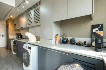 Apartamento a venda na Rua Gaspar Lourenço totalmente reformado - 2 quartos, varanda