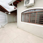 Casa térrea para venda com 02 dormitórios e 02 vagas de garagem em Atibaia