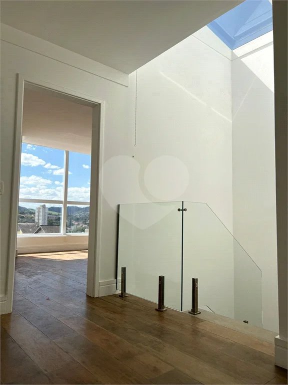 Residencial Tremembe Casa Linda - 255 mts - 04 dormit sendo 02 suites , 5 wcs - 04 vagas