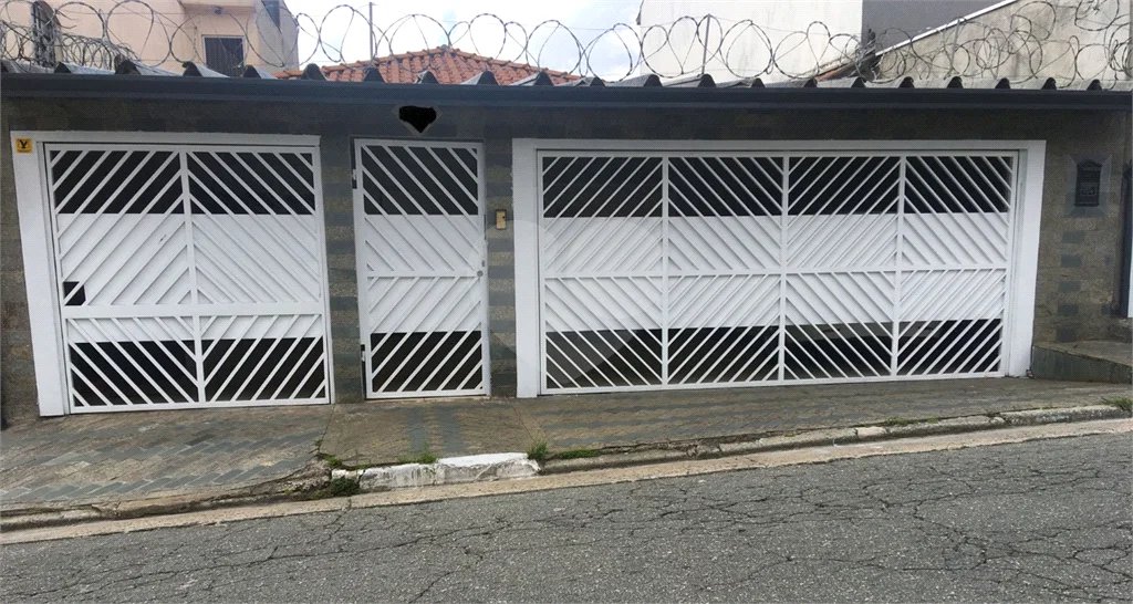 Casa 4 dormitórios, 3 vagas