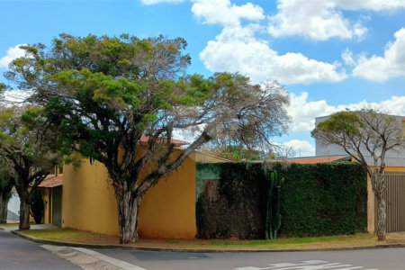 Sobrado com 3 quartos à venda com área gourmet completa e 5 vagas de garagem – Santa Marta - São Carlos/SP