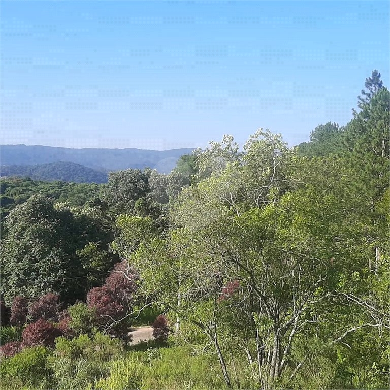Casa nova na Serra da Cantareira com 3 suítes