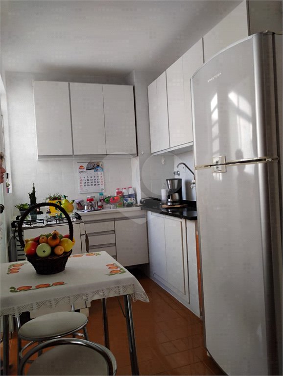 Vende-se apartamento no Jardim Aeroporto com 03 dormitórios