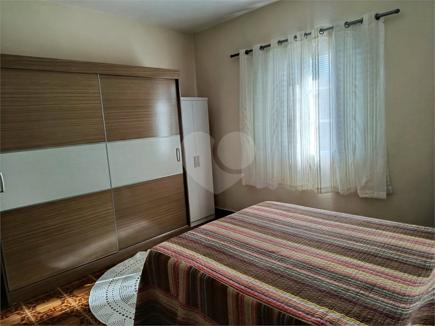 Casa térrea e espaçosa no centro da cidade por apenas R$370.000,00!!! Vamos agendar uma visita?