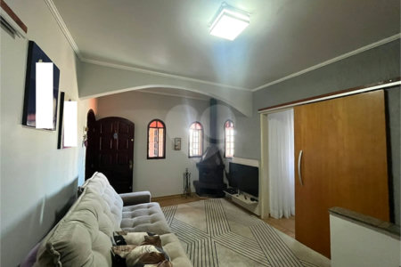Casa com piscina disponivel para venda com 250m² - Jardim Paris / SP