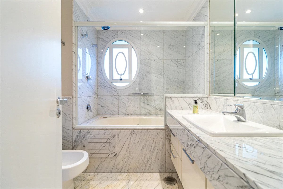 Apartamento à venda com 5 suítes em Moema, São Paulo, SP
