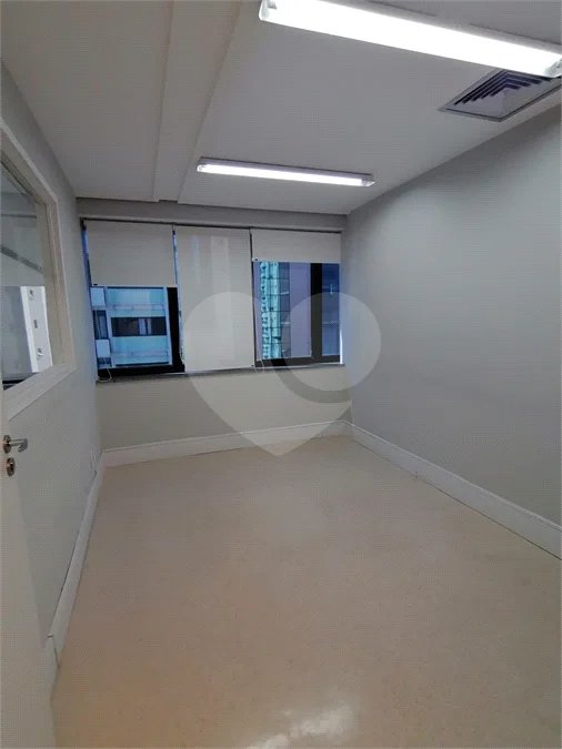 SALA COMERCIAL, 106m2, NO PARAISO