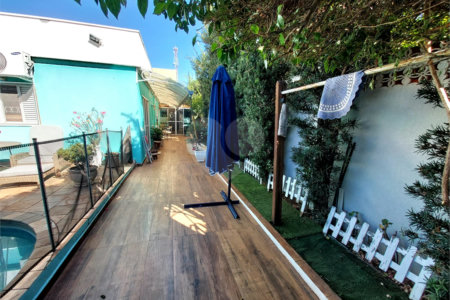 Casa residencial com ponto comercial a venda no Centro