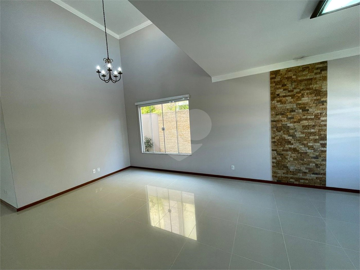 Casa de alto padrão, térrea no condomínio fechado Damha I em São Carlos.