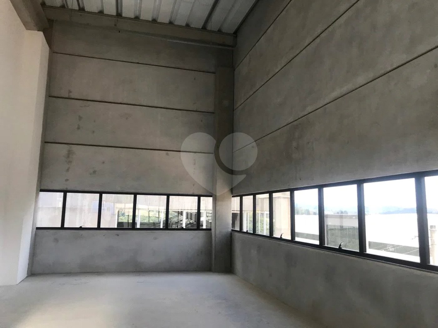 Galpão industrial com renda à venda em Cotia