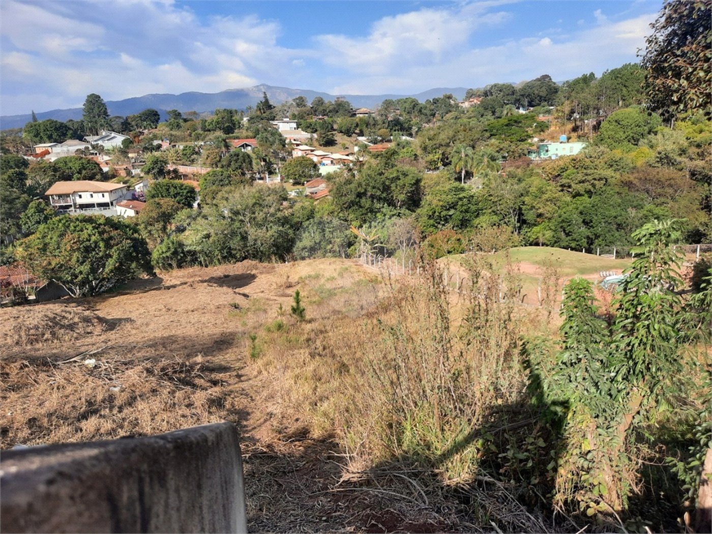 Terreno em Atibaia com 2.090 metros, ótimo para fazer chácara, excelente localização, aceita financiamento