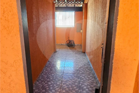 Excelente Casa Residencial no São Carlos 5 com 3 Quartos (1 Suíte) e Garagem Coberta para 2 Carros