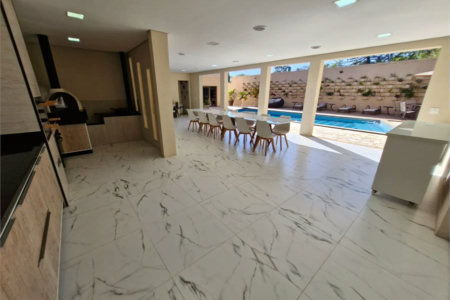 Casa à venda com 4 suítes no condomínio Villa Viana II, Cotia - SP