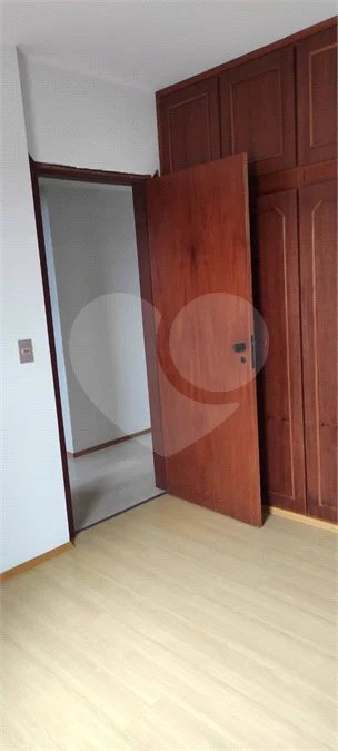 Apartamento Espaçoso com 4 Dormitórios, Suíte e Varanda no Jardim Paris