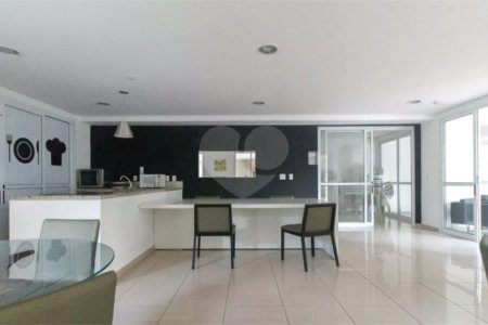 Apartamento na Região da Mooca. Excelente Localização com 3 Dormitórios sendo 1 Suíte e 2 Vagas de Garagem