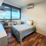 Este amplo apartamento de 290 m², completamente reformado, reúne sofisticação,
