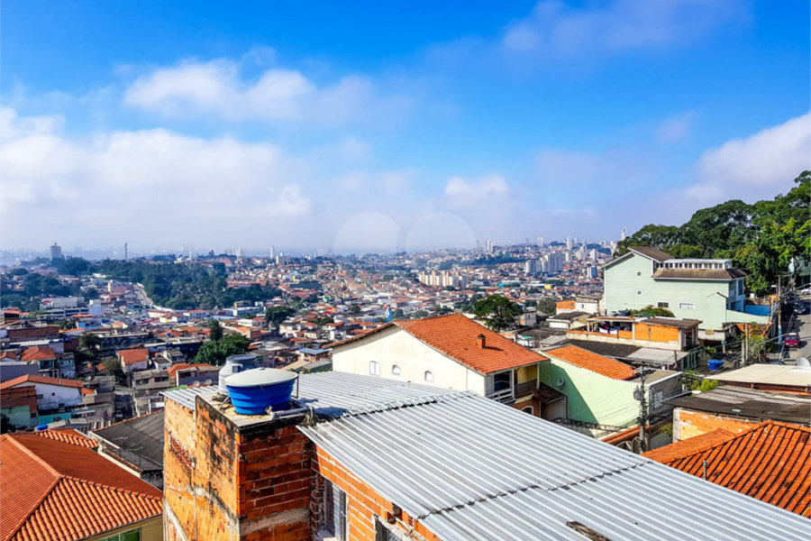 Sobrado para moradia de família grande ou para investidor.