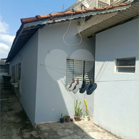 Jardim Morada do Sol- casa de vila- frente- sem vaga de garagem,(garagem pra moto,) - 1 dormitório, wc, cozinha, lavanderia - R$ 1000,00- com iptu- aceita 03 caução, fiador, 08 titulo de capitalização, obs - água e energia compartilhada, Ótima localização, próxima ao distrito i