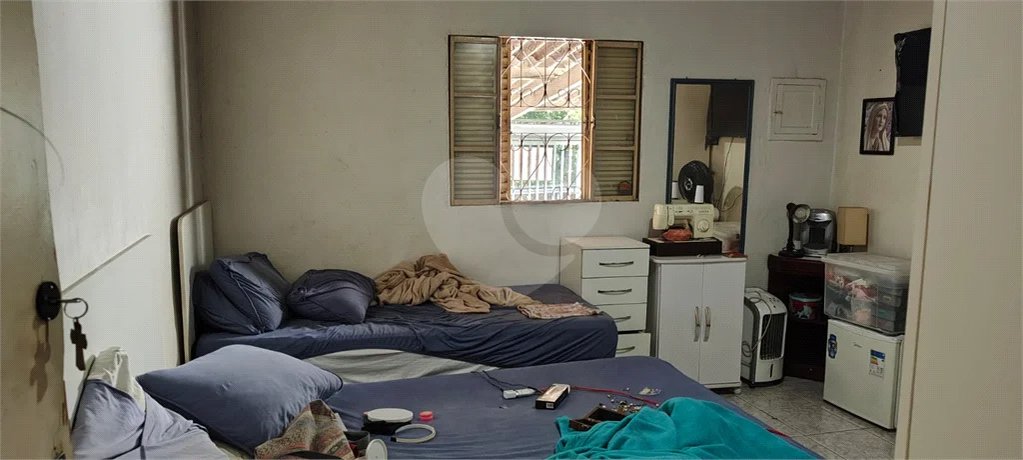 Casa com 150m² , 1 dormitório , 1 vaga de garagem , precisando de reforma , `venda na Penha.