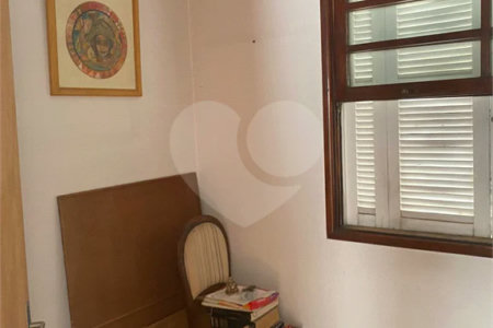 Sobrado á venda em Moema de 280m² com 3 vagas 3 dormitórios e 5 banheiros