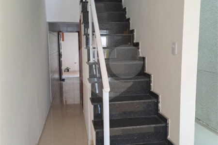 Sobrado novo de 3 quartos, 1 suíte, com 100 m², 2 vagas de garagem à venda no Jardim Eliane SP