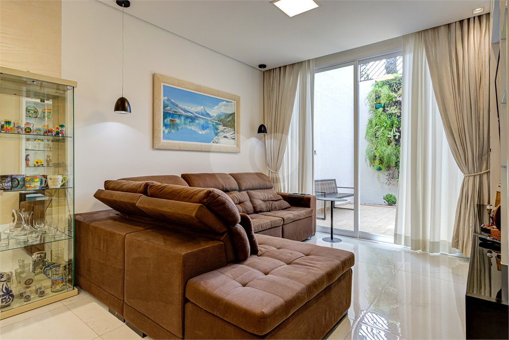 Casa à venda com 4 quartos, sendo 2 suítes, no condomínio Residencial Terras Altas, São Paulo - SP