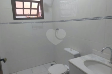 Sobrado espaçoso e bem localizado
