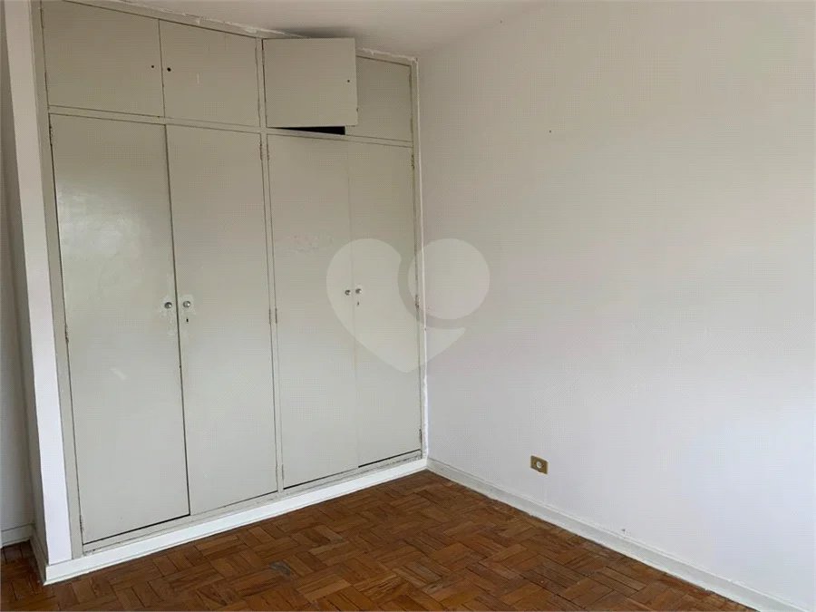 Casa espaçosa com 3 quartos, suíte, quintal e 2 vagas na Vila Santa Catarina