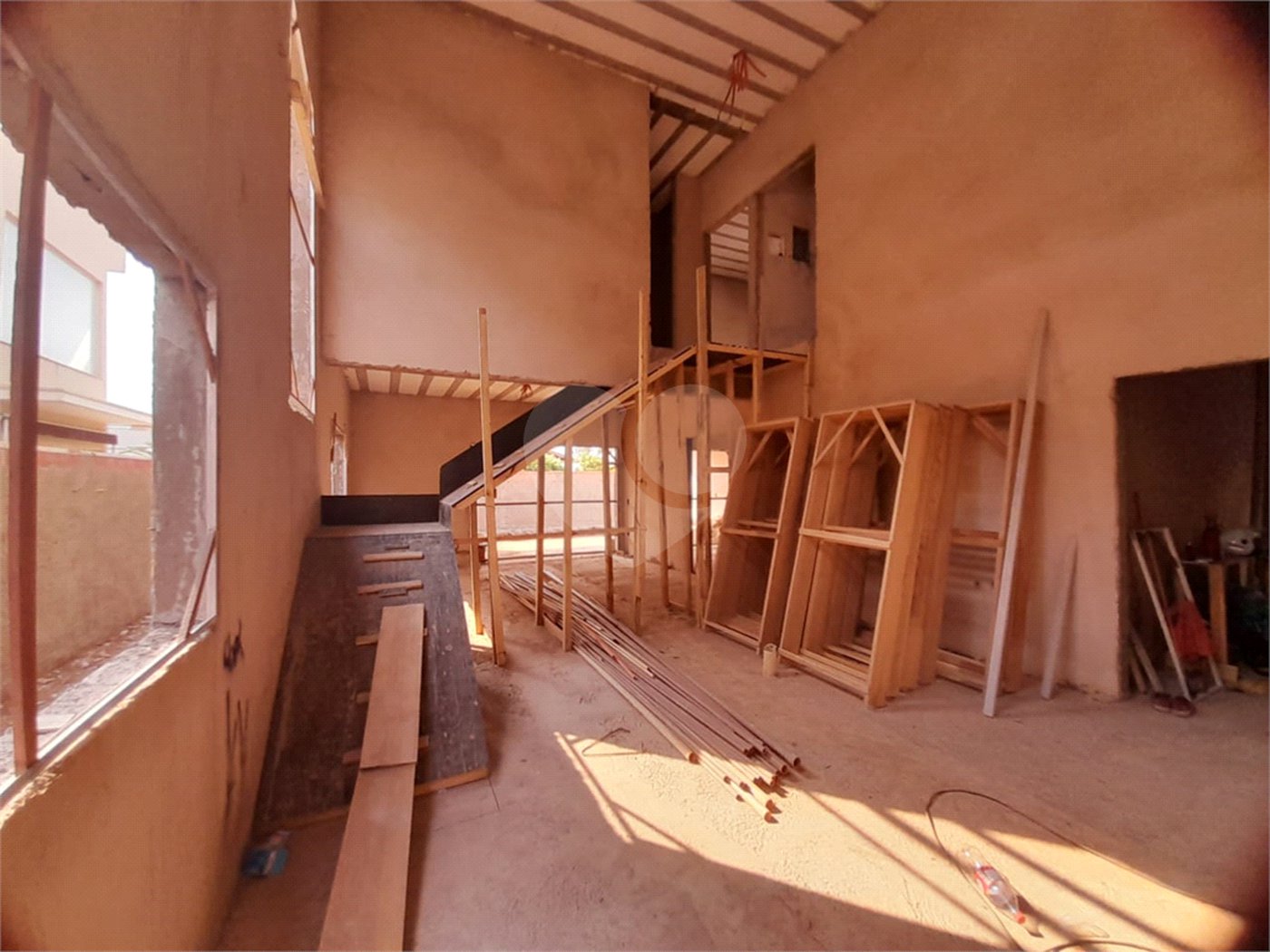 Casa em Construção com Área Gourmet e Piscina no Condomínio Damha II