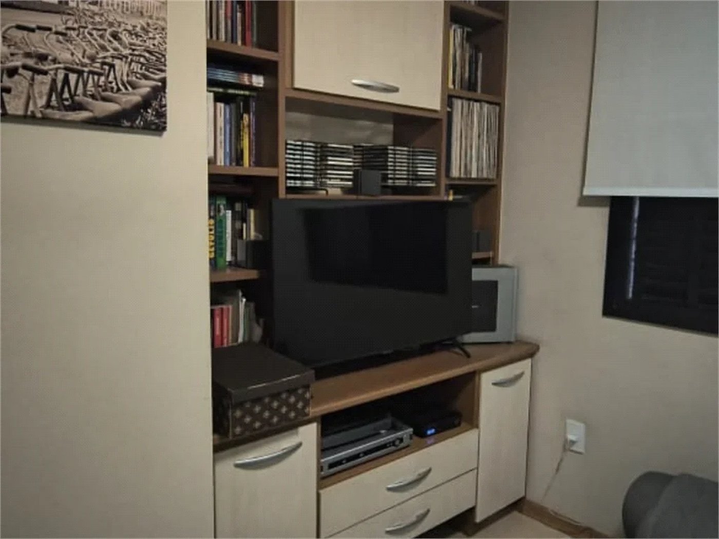 Oportunidade Imperdível: Conforto e Vista Privilegiada! ?Localizado estrategicamente em frente ao Tietê Plaza Shopping, este apartamento é o equilíbrio perfeito entre sofisticação e praticidade. 75m2 Área Útil com 3 Dorms , sendo 1 suite , com VAGA LIVRE DEMARCADA .