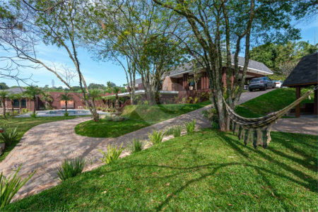 Casa à venda com 4 suítes no condomínio Vale da Santa Fé, Vinhedo - SP