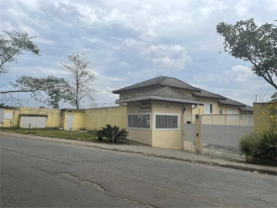 Casa à venda com 2 suítes no condomínio Cotia, Cotia - SP