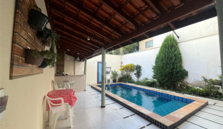 Casa à venda com 5 quartos, sendo 1 suíte,  em Pompéia, Piracicaba, SP