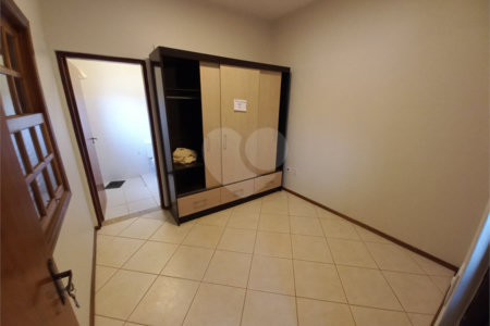 Casa Térrea no Condomínio Damha I,