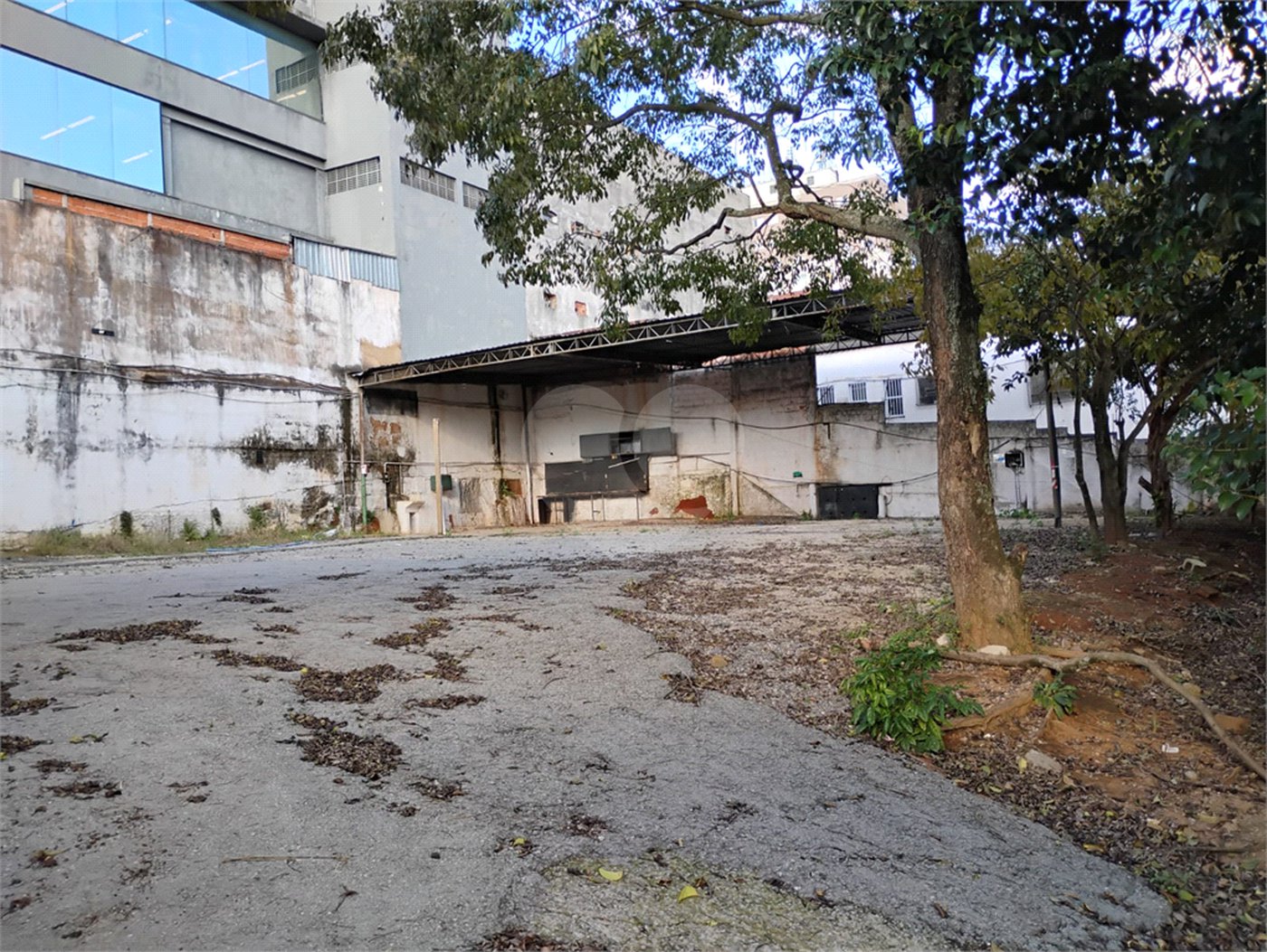 Aluga-se imóvel comercial na Zona Sul com 1500 m2